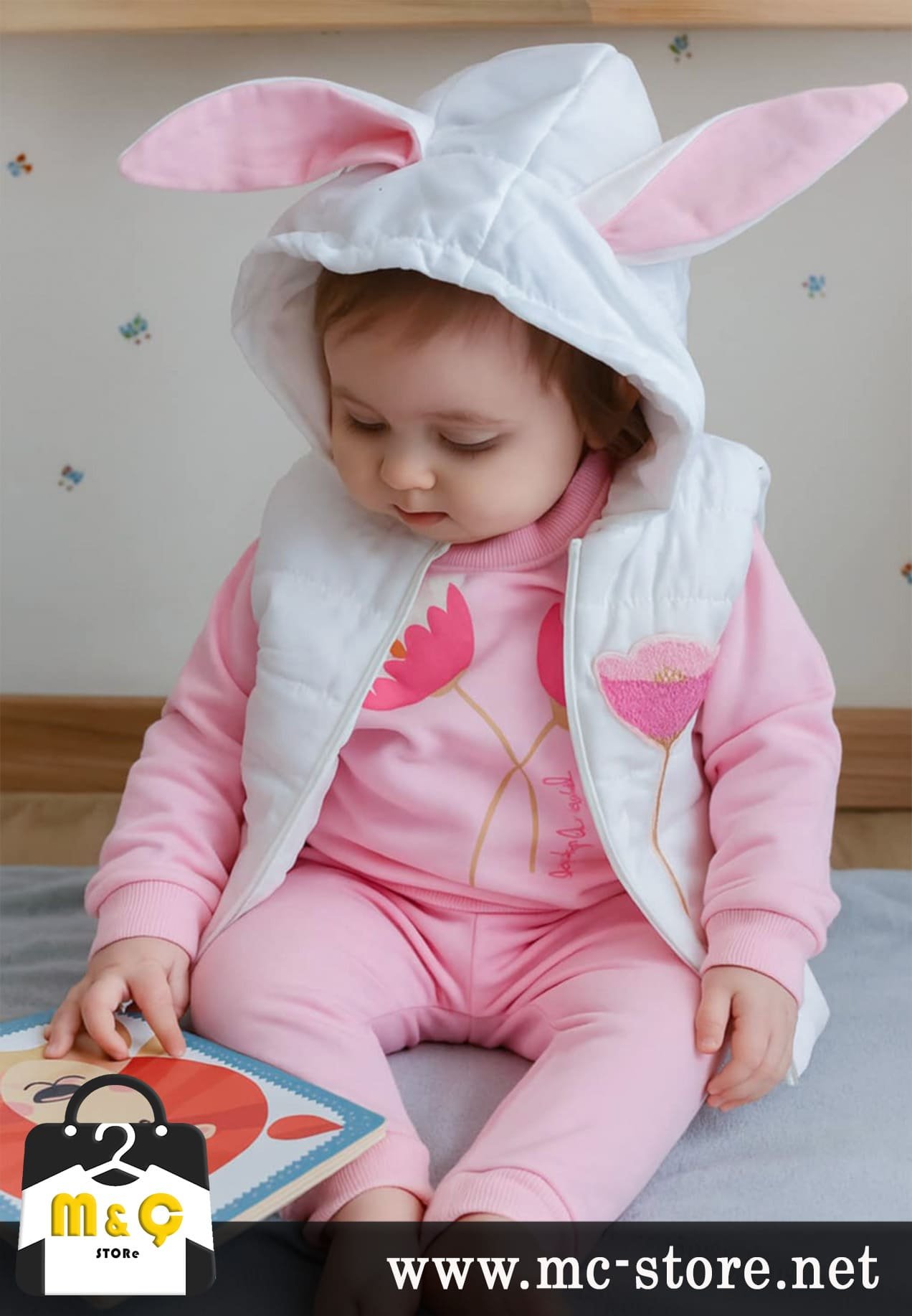 TAVŞAN KULAKLI KAPÜŞONDA ŞİŞMELİ YELEKLİ PAMUKLU ÇİÇEKLİ KIZ BEBEK TAKIM - Görsel 2